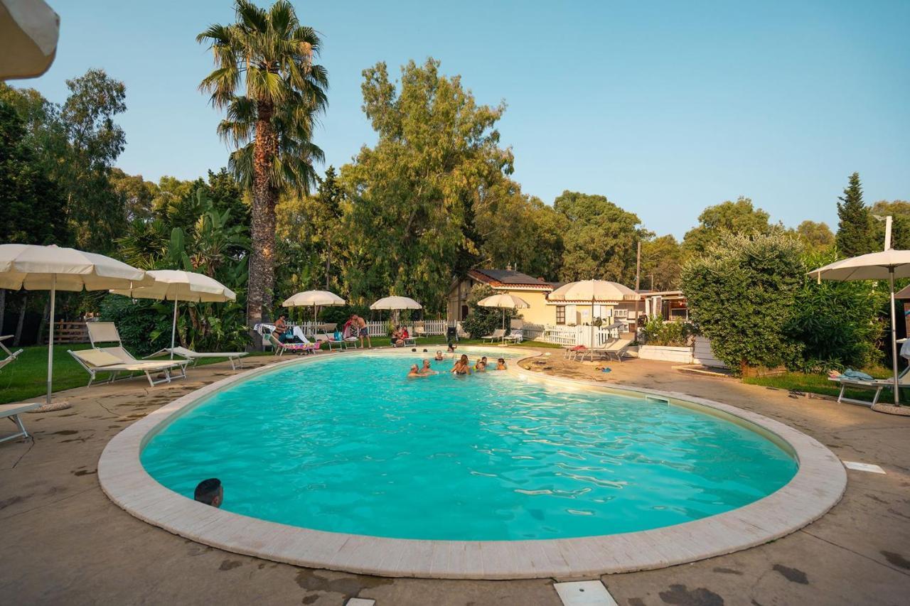 Kampaoh Flumendosa Otel Santa Margherita di Pula Dış mekan fotoğraf